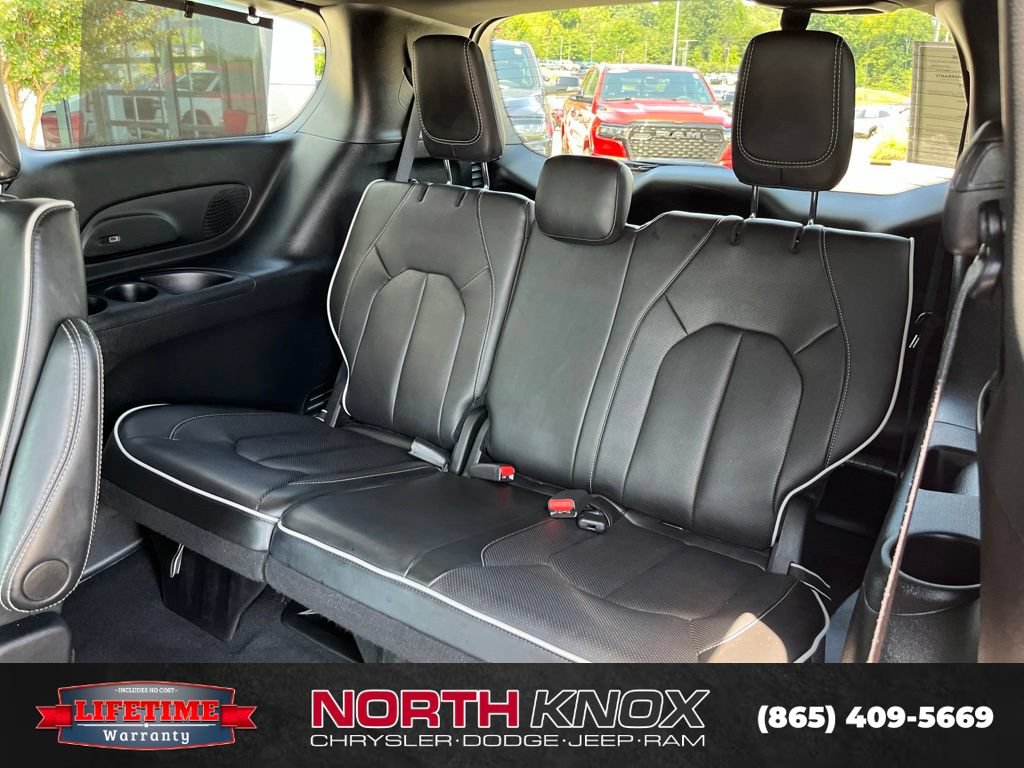 Used 2025 Chrysler Pacifica Limited FWD image 18