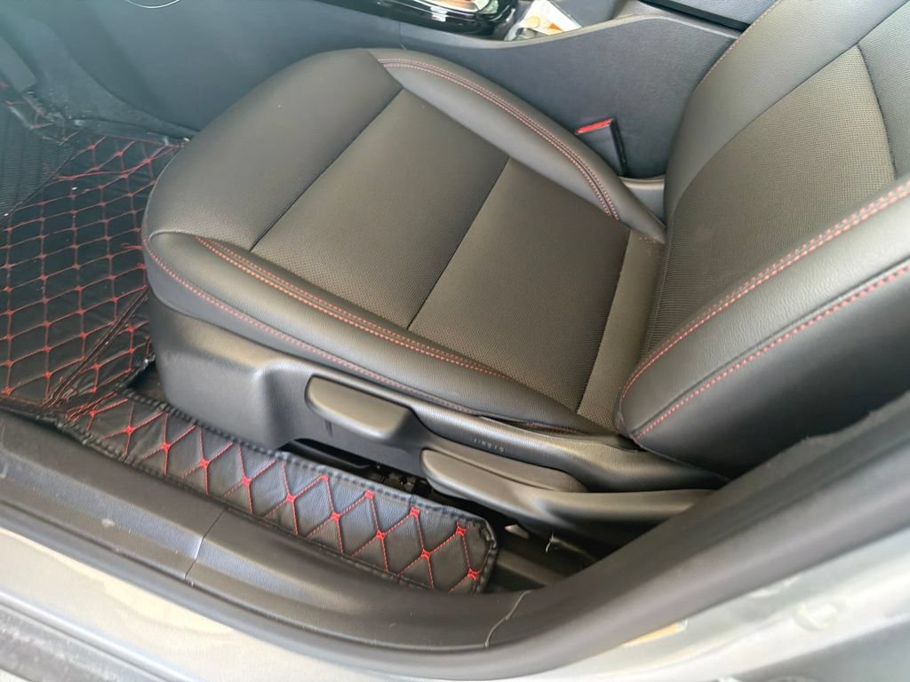 Used 2024 Chevrolet Trax RS w/ Sunroof Package FWD image 8