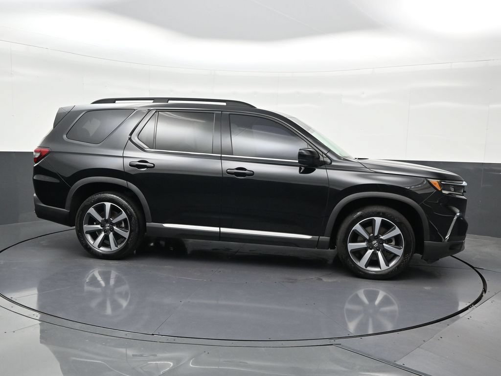 Used 2023 Honda Pilot Touring image 6