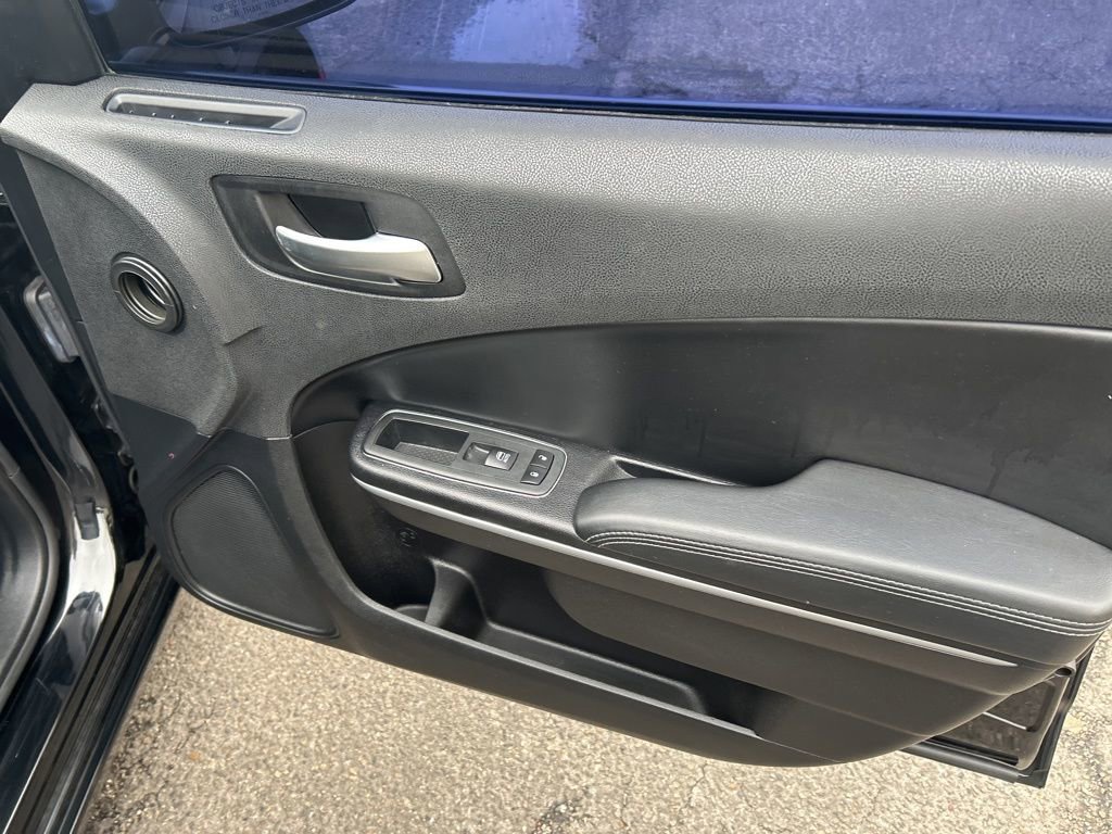 Used 2019 Dodge Charger SXT w/ Leather Interior Group image 28