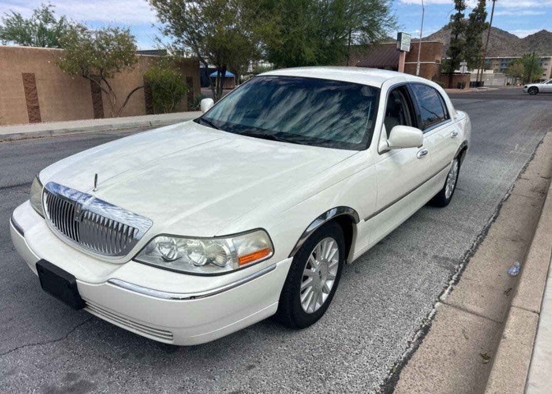 Used 2004 Lincoln Town Car Signature