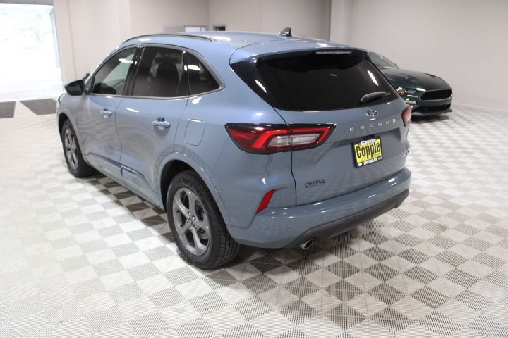 Used 2024 Ford Escape ST-Line w/ Tech Pack #1 AWD/4WD image 9