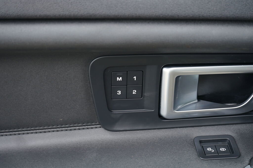 Used 2019 Land Rover Discovery Sport HSE AWD/4WD image 13