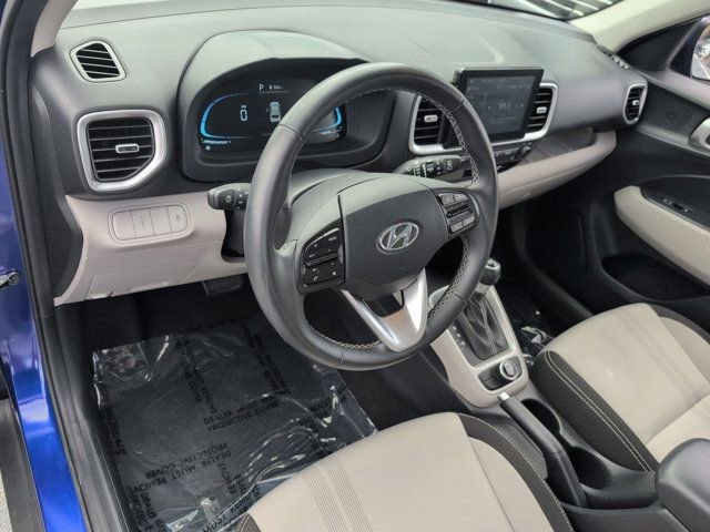 Used 2025 Hyundai Venue SEL FWD image 15