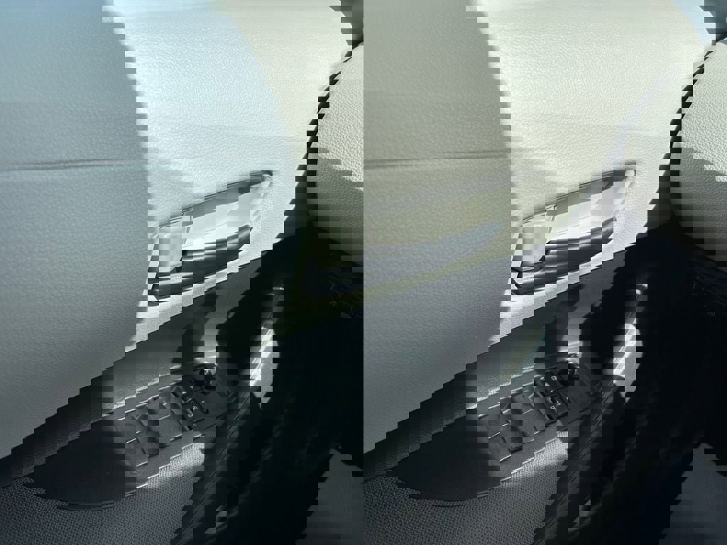 Used 2022 Toyota Corolla LE image 18