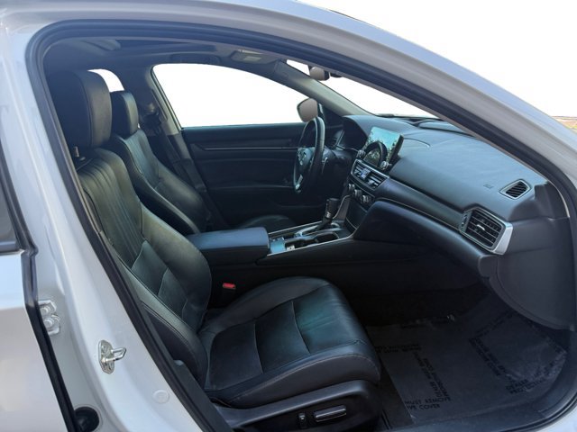 Used 2018 Honda Accord Touring image 12