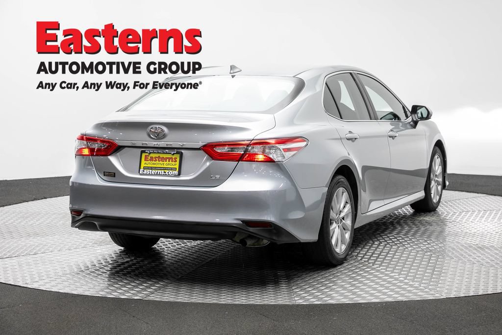 Used 2020 Toyota Camry LE FWD image 5