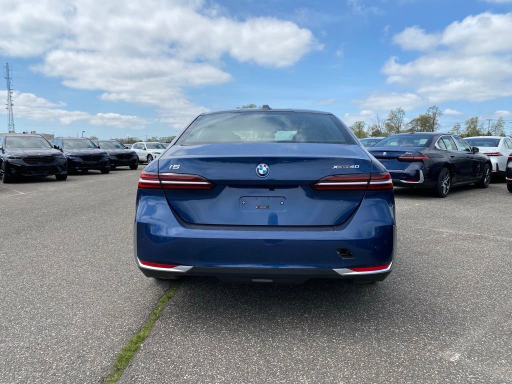 New 2026 BMW i5 eDrive40 AWD/4WD image 3