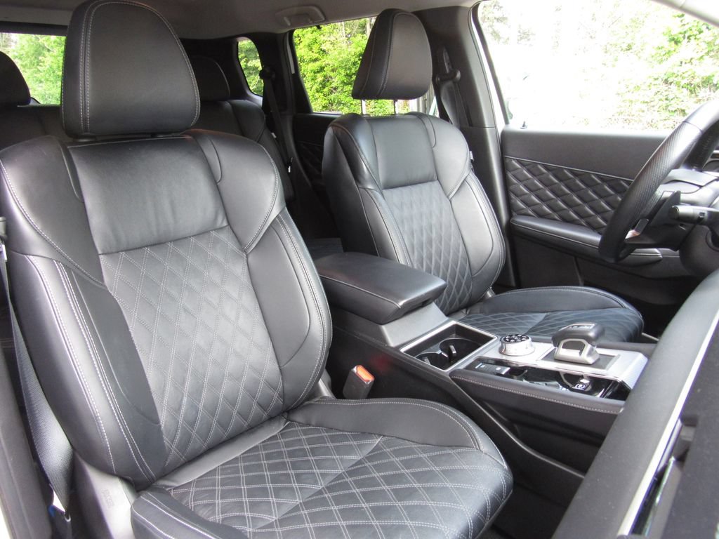 Used 2024 Mitsubishi Outlander 4WD Plug-In Hybrid image 20
