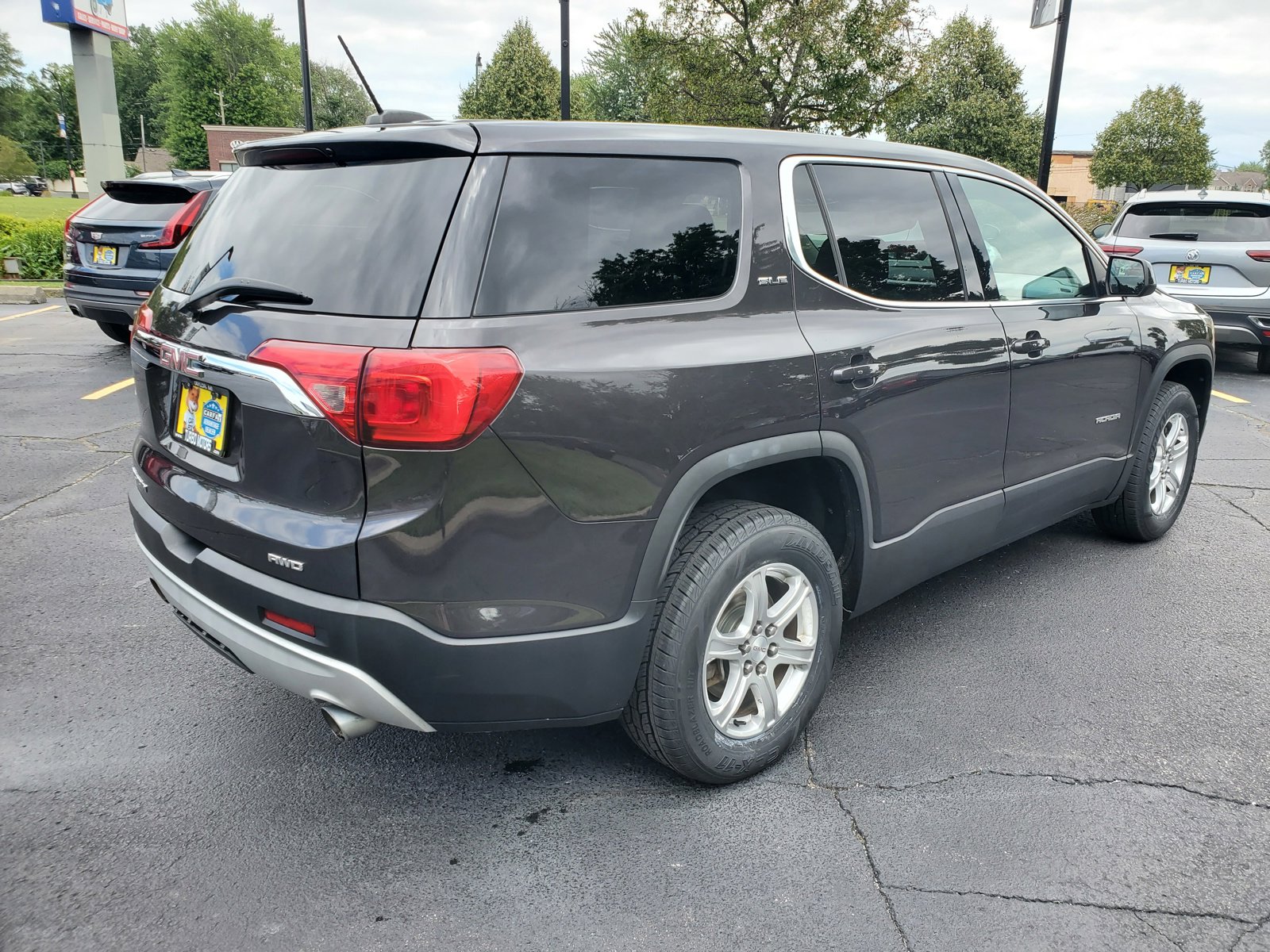 Used 2019 GMC Acadia SLE image 5