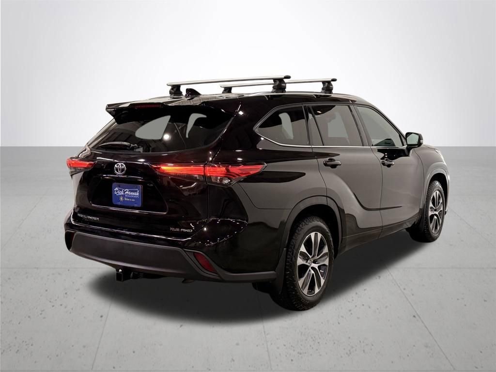 Used 2020 Toyota Highlander XLE image 10