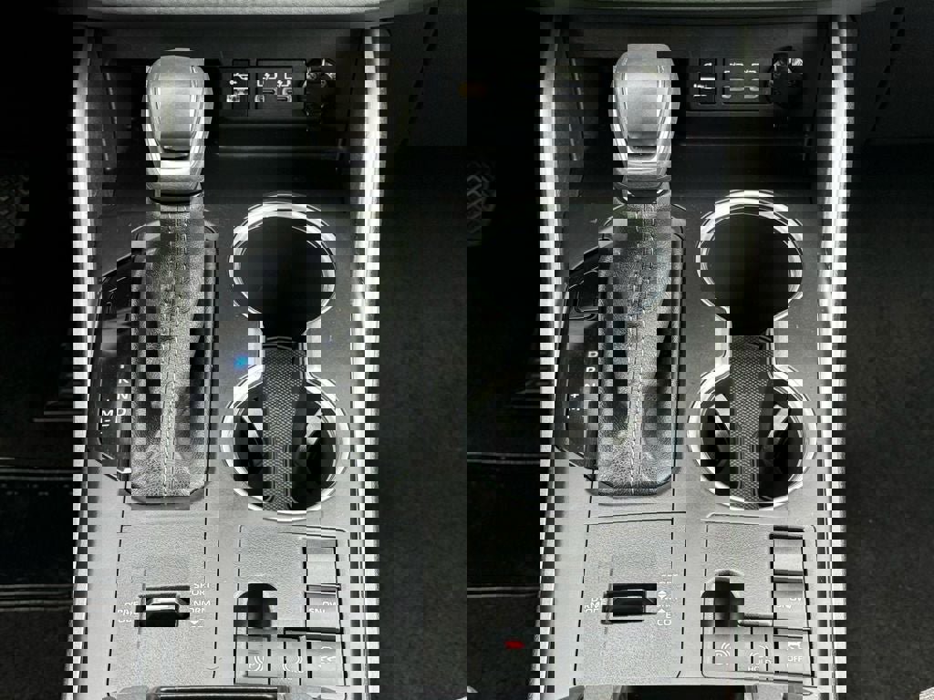 Used 2025 Toyota Highlander LE image 27