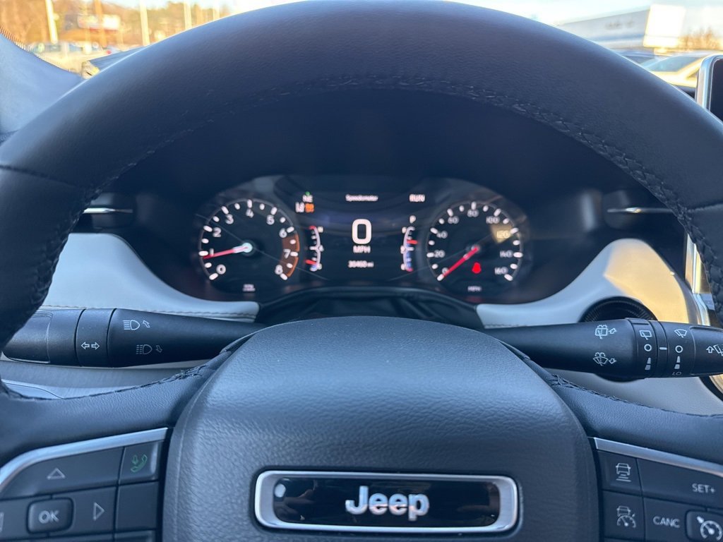 Used 2025 Jeep Compass Limited image 11