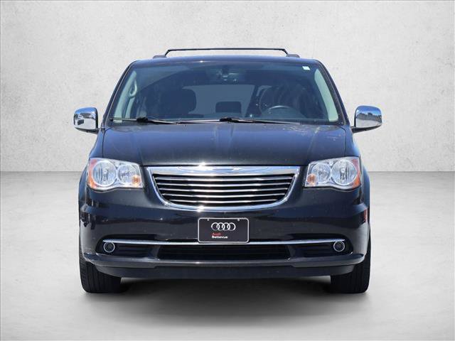 Used 2014 Chrysler Town & Country Touring-L FWD image 5