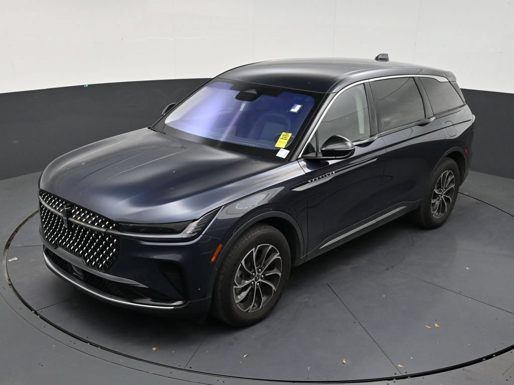 Used 2024 Lincoln Nautilus Premier AWD/4WD image 11