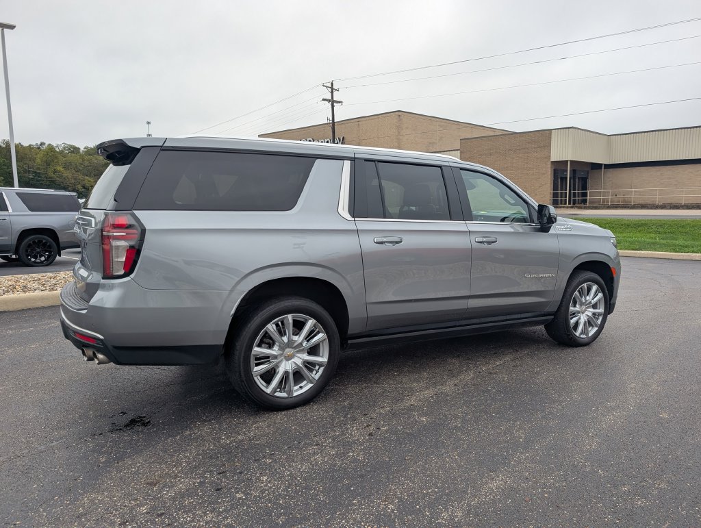 Used 2023 Chevrolet Suburban High Country w/ Premium Package 2 AWD/4WD image 8