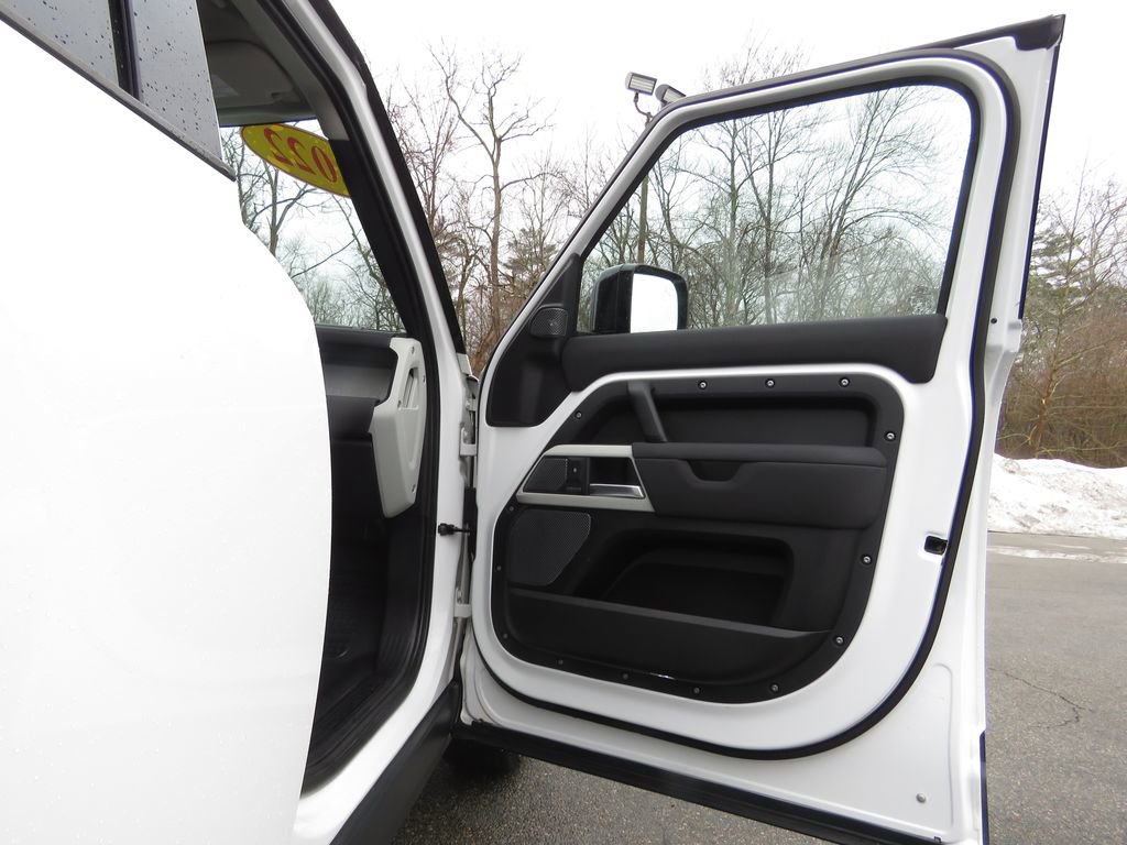 Used 2022 Land Rover Defender 110 SE image 12