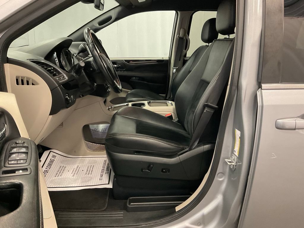 Used 2018 Dodge Grand Caravan SXT FWD image 4