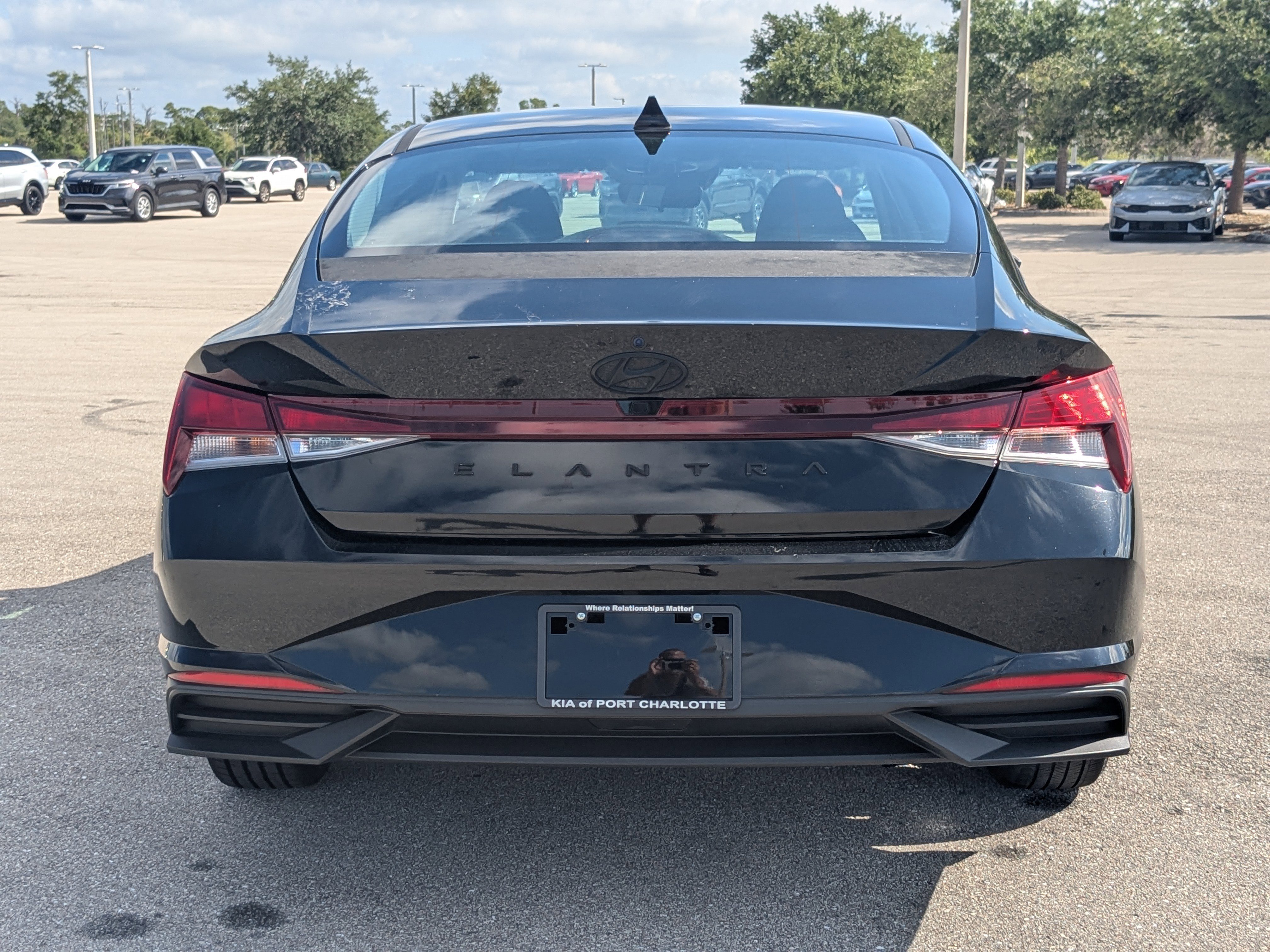 Used 2022 Hyundai Elantra SEL FWD image 6