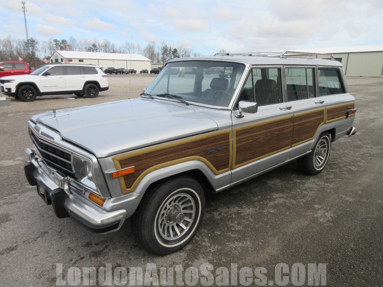 Used 1989 Jeep Grand Wagoneer AWD/4WD image 2