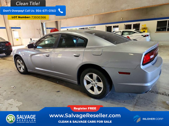 Used 2013 Dodge Charger SE RWD image 3