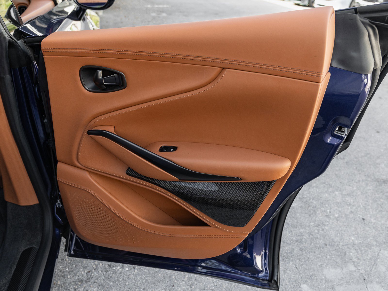 Used 2023 Aston Martin DBX 707 image 39