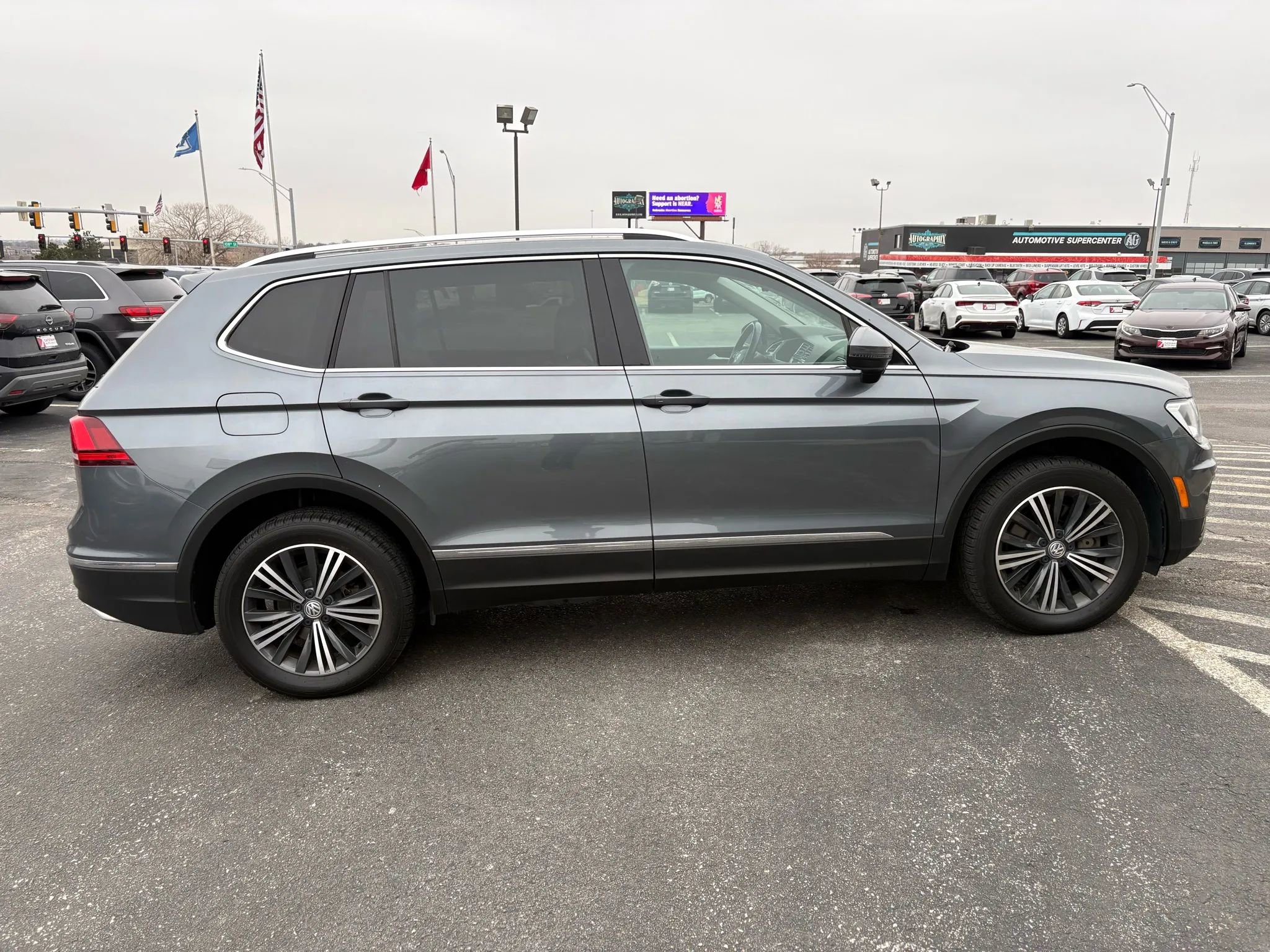 Used 2019 Volkswagen Tiguan SEL image 6