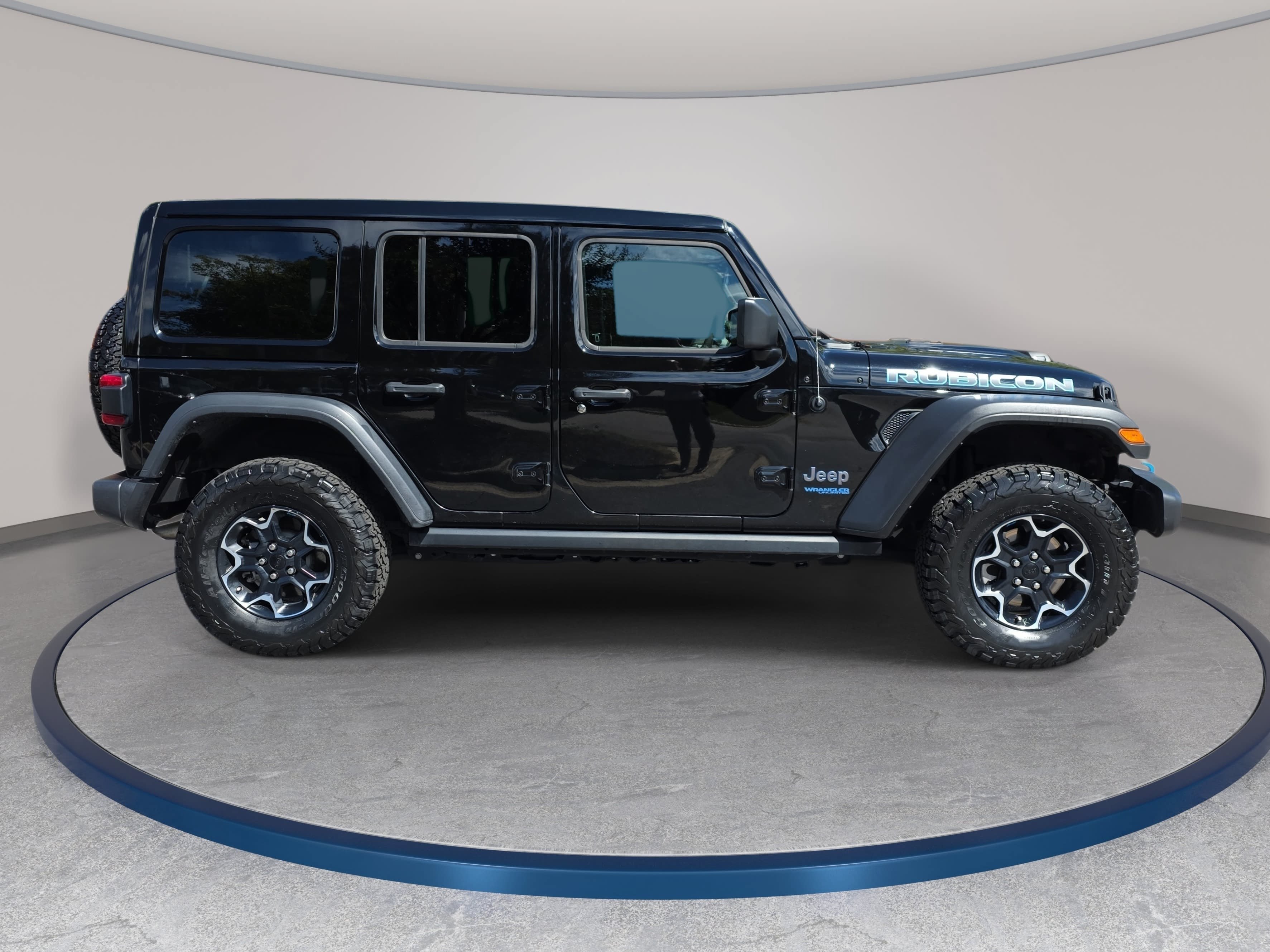Used 2022 Jeep Wrangler Unlimited Rubicon 4xe w/ Cold Weather Group AWD/4WD image 4