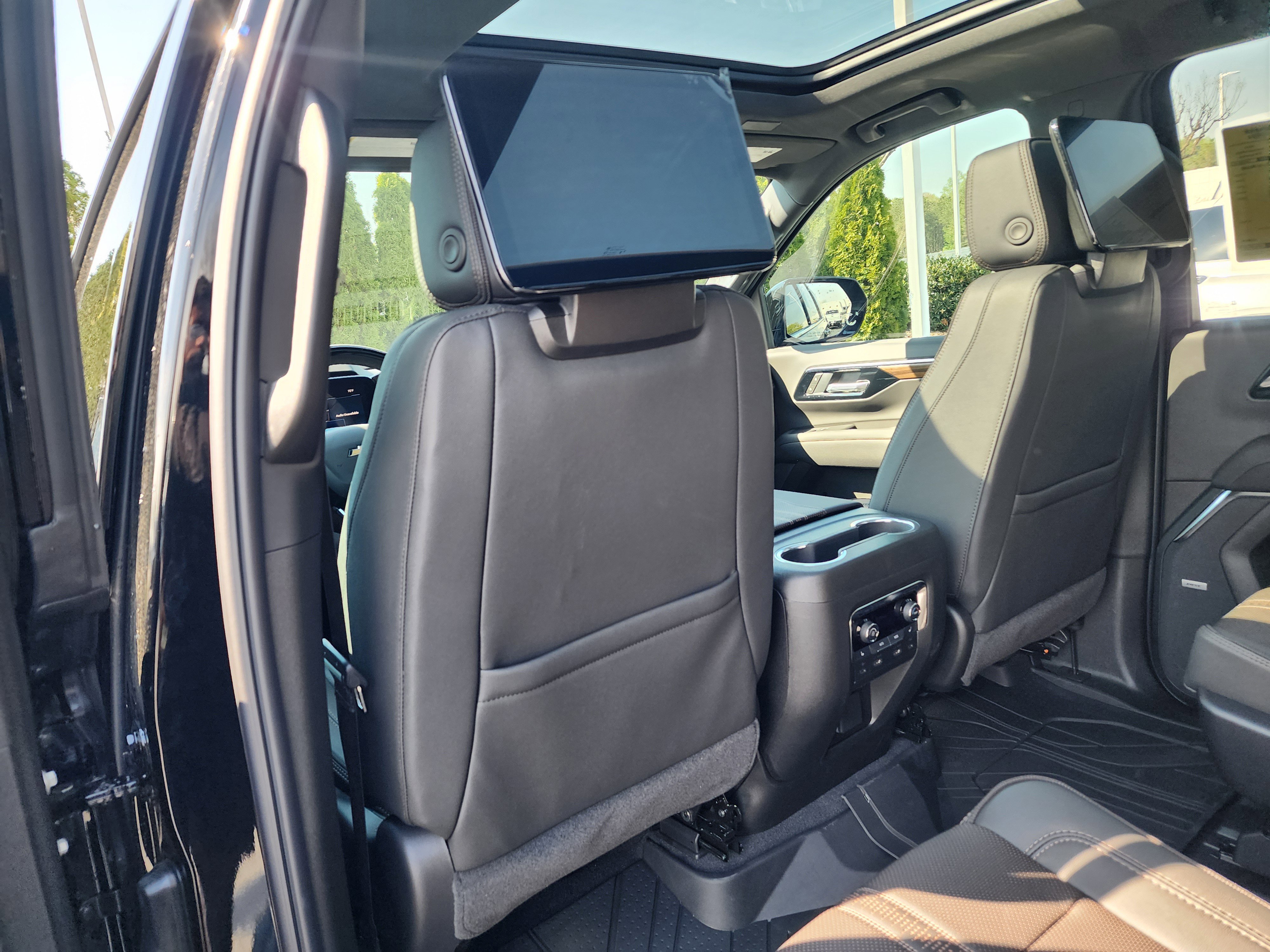 New 2026 Chevrolet Suburban High Country image 15