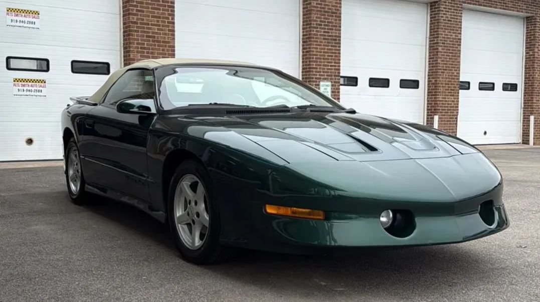 Used 1996 Pontiac Firebird Trans Am RWD image 4