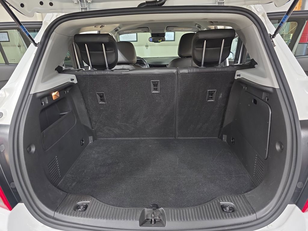 Used 2020 Chevrolet Trax LT w/ LT Convenience Package FWD image 12