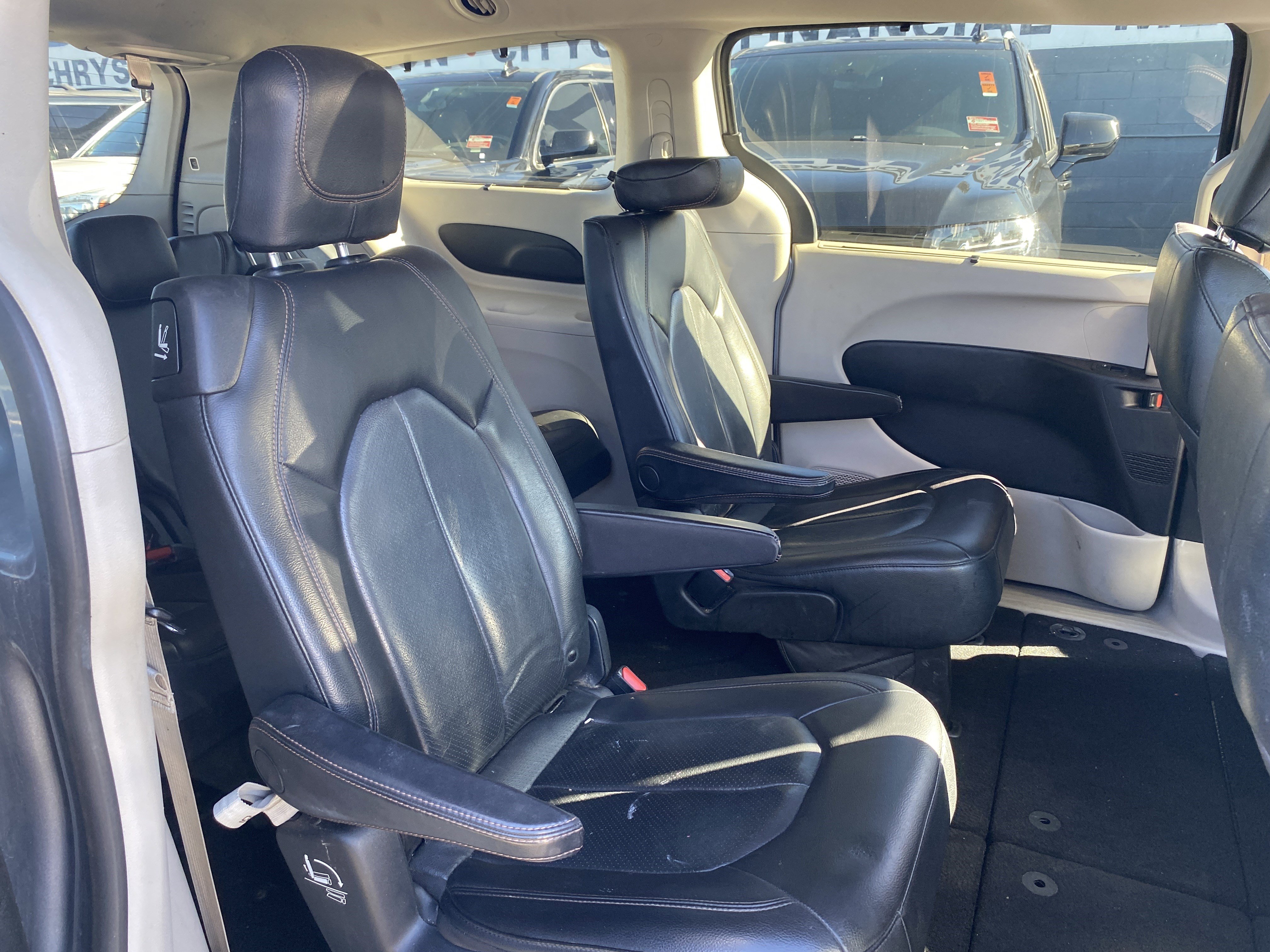 Used 2020 Chrysler Pacifica Touring-L image 19