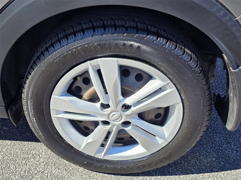 Used 2022 Nissan Kicks S image 6