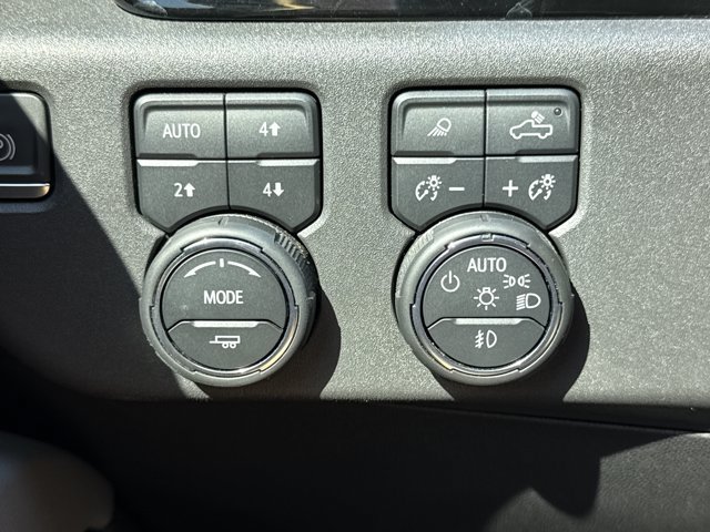 Used 2023 Chevrolet Silverado 1500 ZR2 w/ Technology Package AWD/4WD image 25