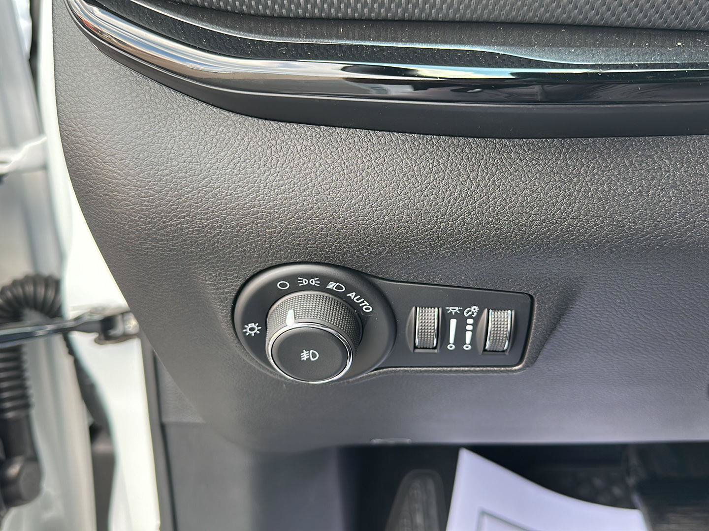New 2026 Jeep Compass Latitude AWD/4WD image 11