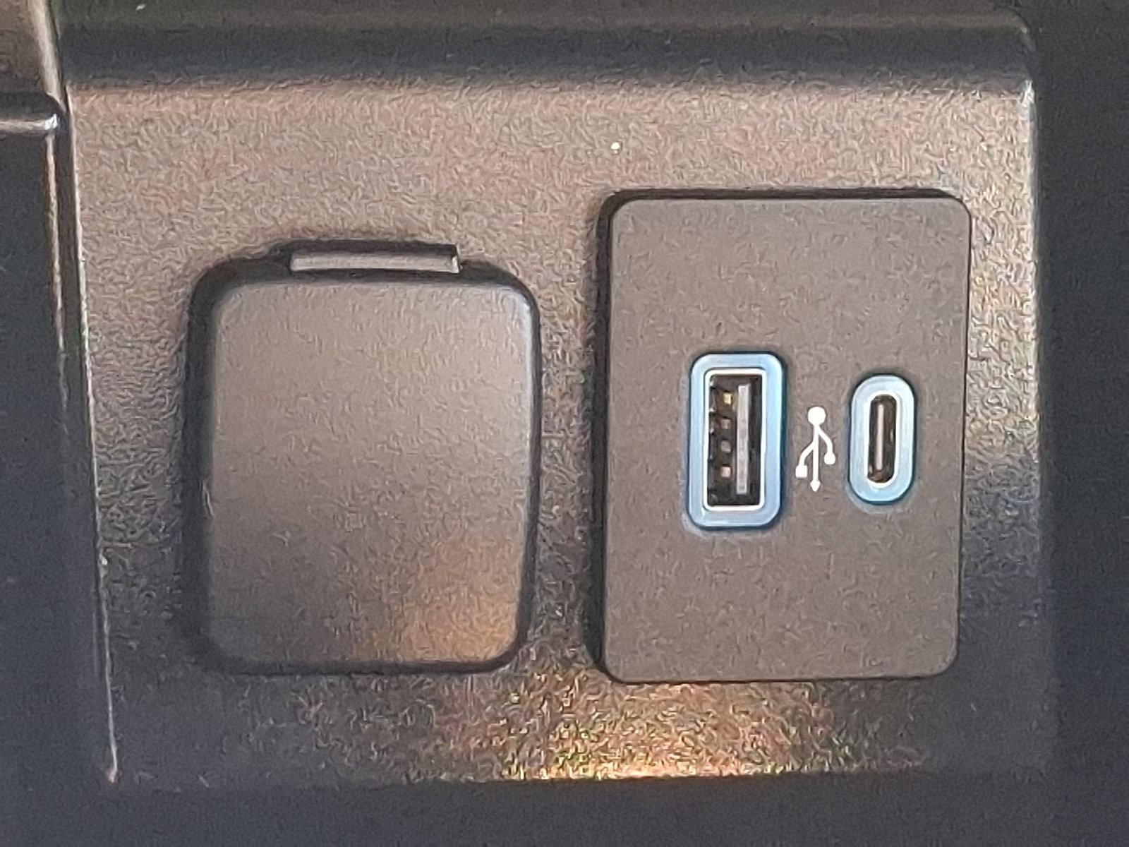 Used 2022 Ford Explorer XLT w/ Equipment Group 202A image 25