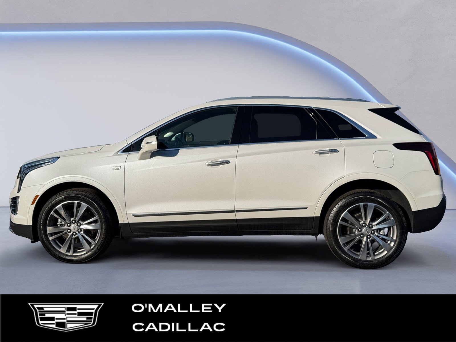 Certified 2025 Cadillac XT5 Premium Luxury image 2