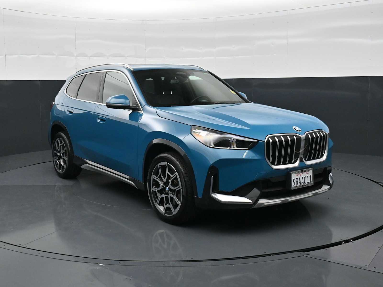 Used 2025 BMW X1 xDrive28i w/ Technology Package AWD/4WD image 3