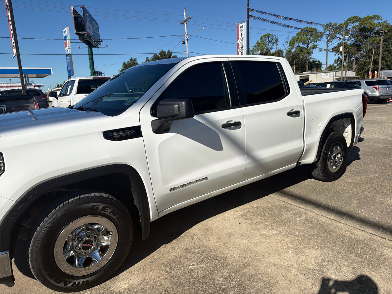 Used 2021 GMC Sierra 1500 2WD Crew Cab w/ Sierra Value Package image 4