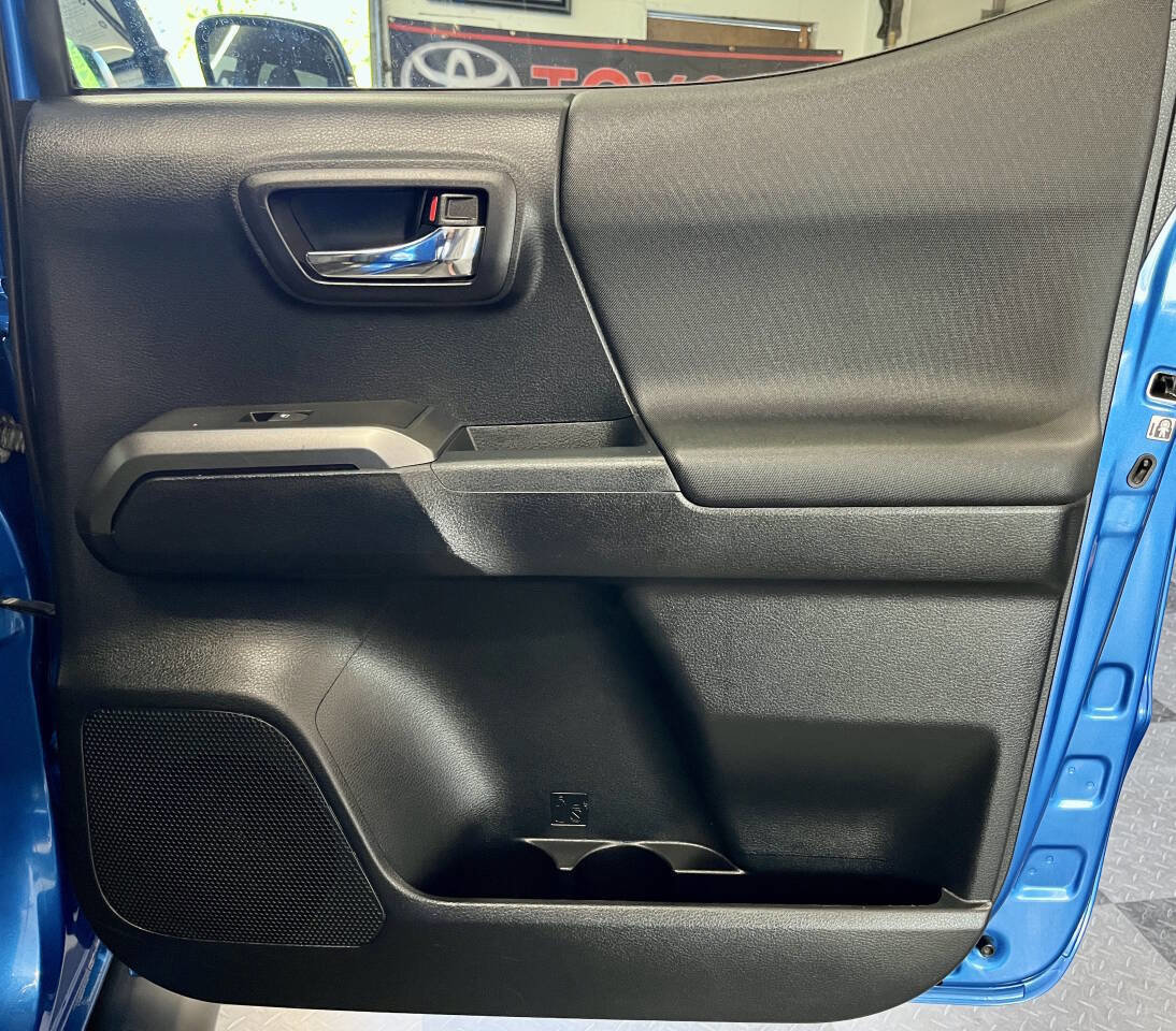 Used 2016 Toyota Tacoma TRD Sport image 23