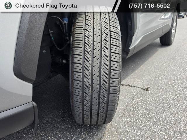 Used 2022 Toyota RAV4 XLE AWD/4WD image 10