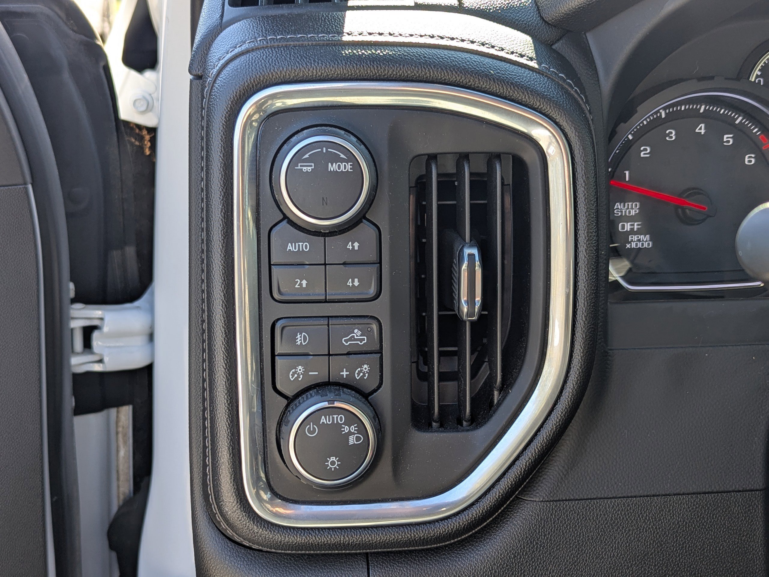 Used 2020 Chevrolet Silverado 1500 RST image 16