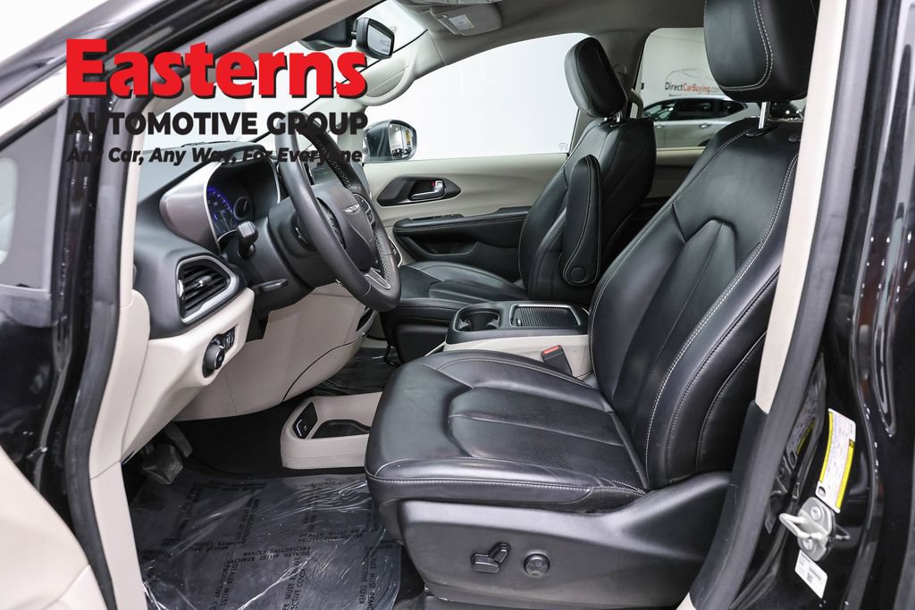 Used 2023 Chrysler Pacifica Touring-L FWD image 14
