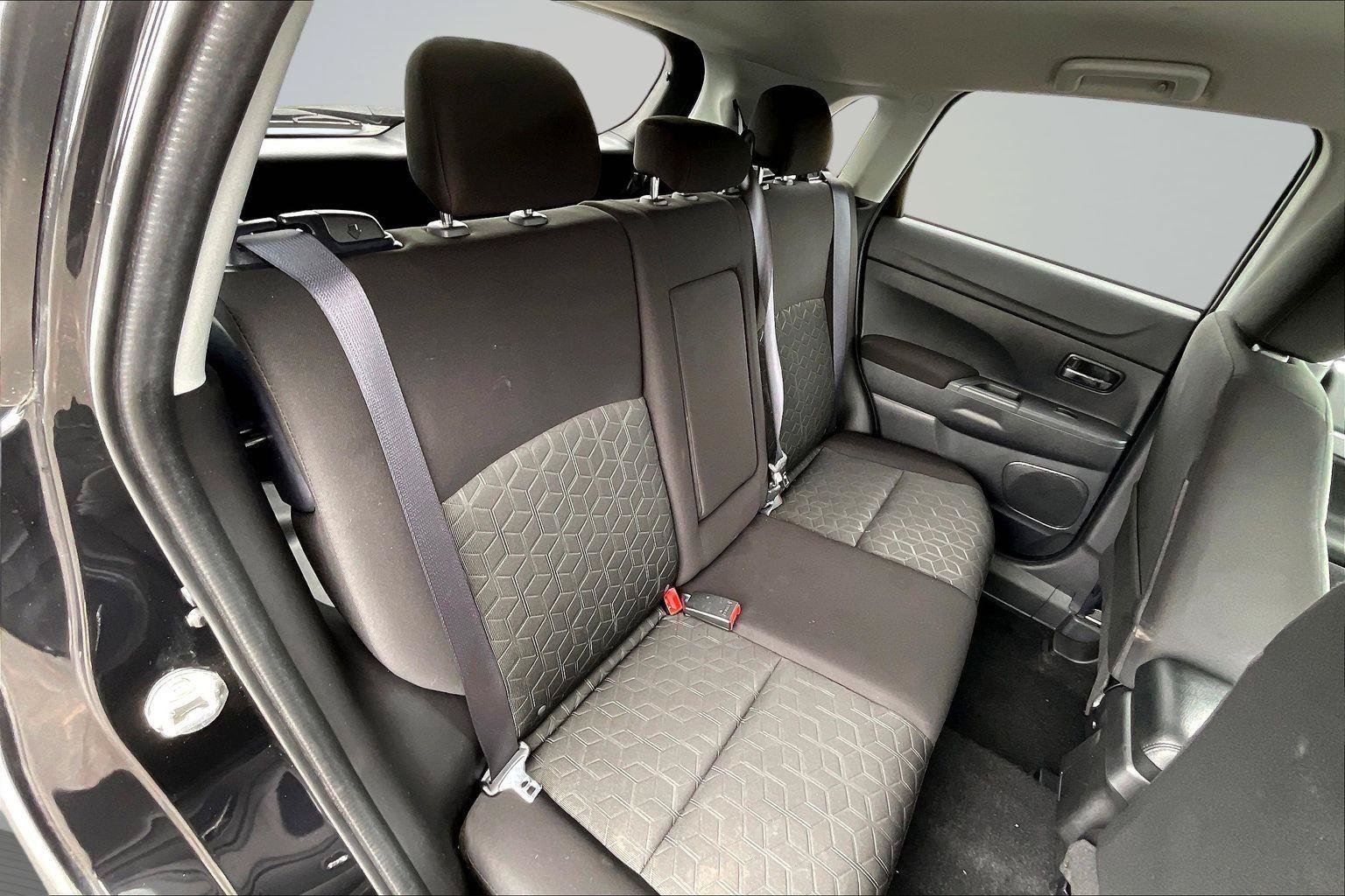 Used 2025 Mitsubishi Outlander Sport AWD image 26