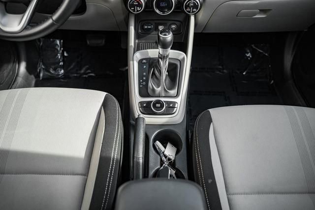 Used 2021 Hyundai Venue SEL w/ Premium Package image 27