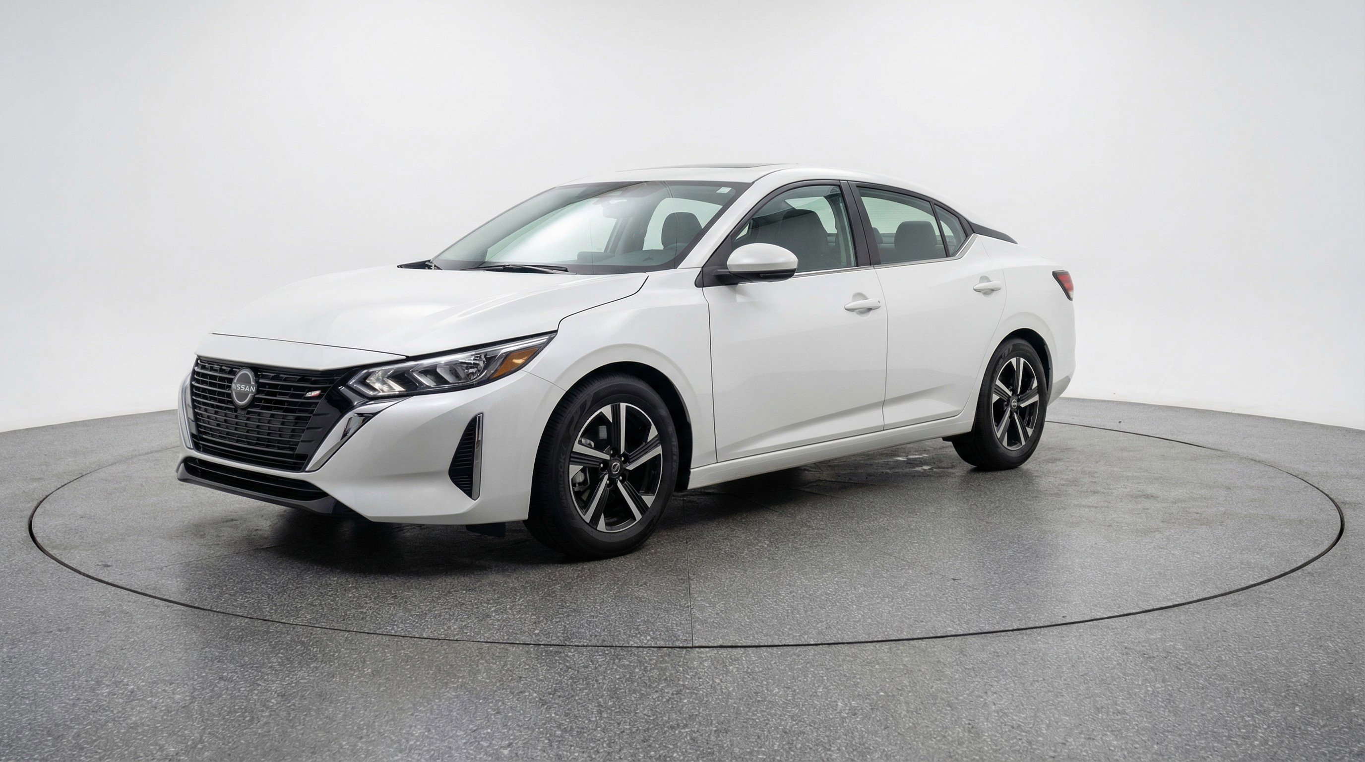 Used 2025 Nissan Sentra SV image 3
