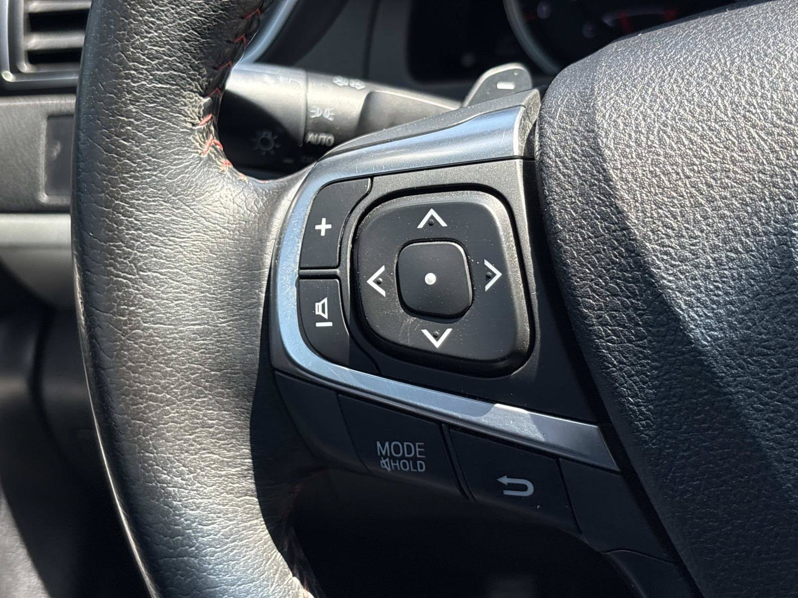 Used 2015 Toyota Camry XSE FWD image 17