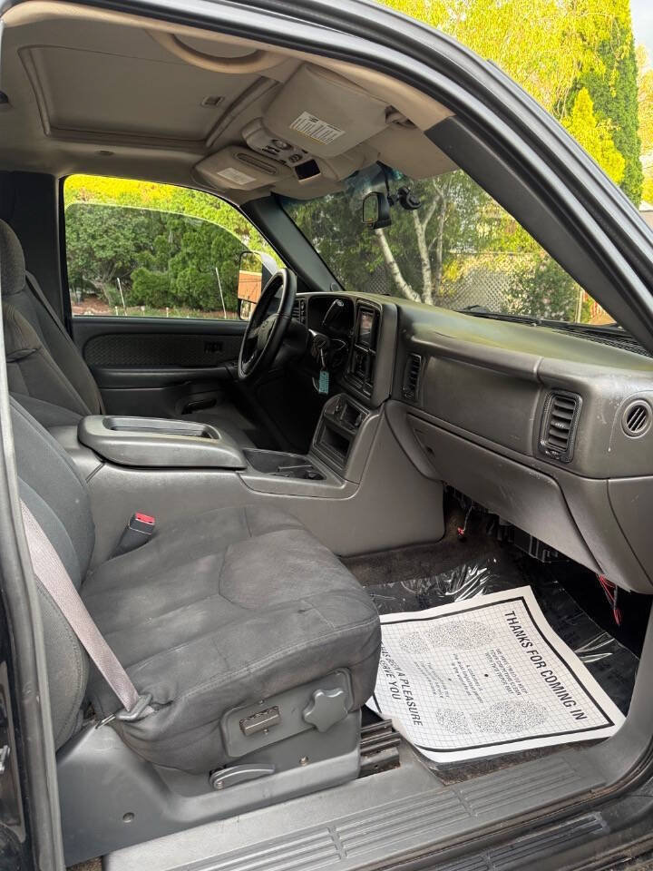 Used 2003 Chevrolet Avalanche 4x4 w/ The North Face Edition image 16