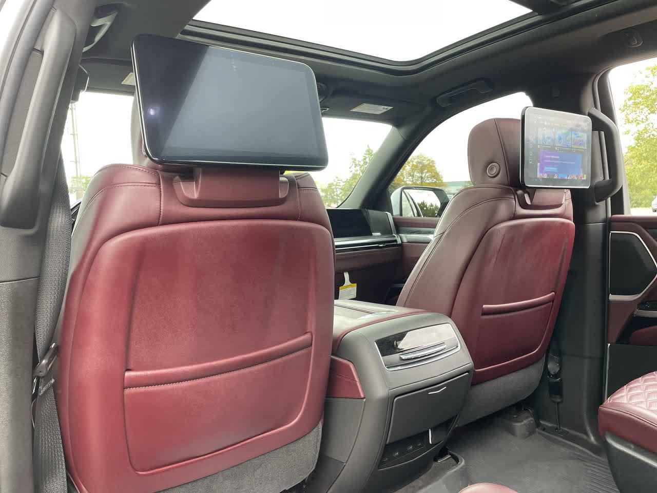 Certified 2025 Cadillac Escalade Premium Luxury w/ LPO, Floor Liner Package AWD/4WD image 21