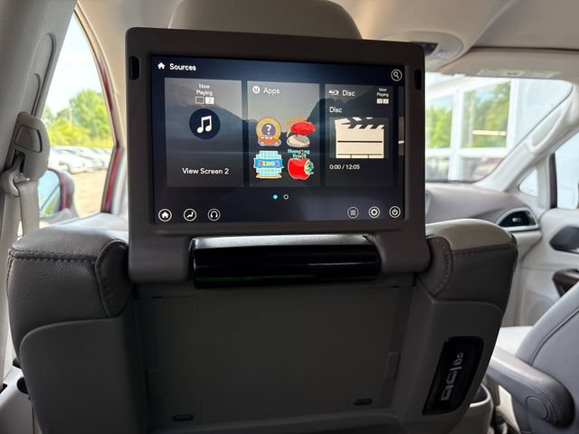 Used 2017 Chrysler Pacifica Touring-L Plus FWD image 40